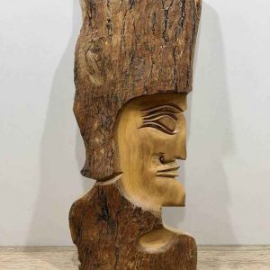 CARA TALLADA A MANO EN MADERA