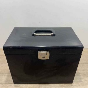 CAJA METÁLICA NEGRA