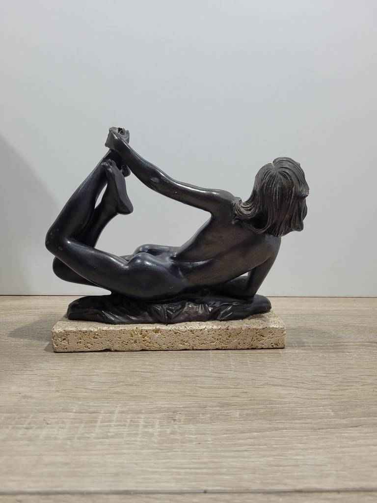 MUJER TUMBADA DE YESO - Imagen 3