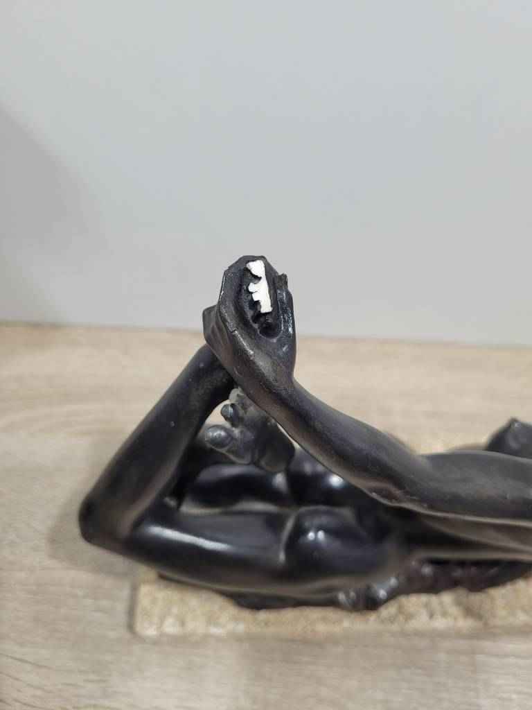 MUJER TUMBADA DE YESO - Imagen 4