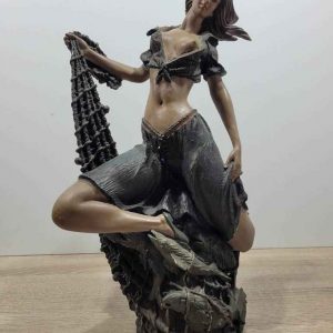 MUJER PESCADORA DE YESO