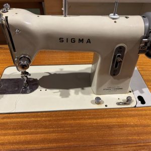 MAQUINA DE COSER SIGMA ANTIGUA