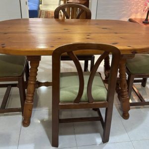 MESA DE COMEDOR DE PINO