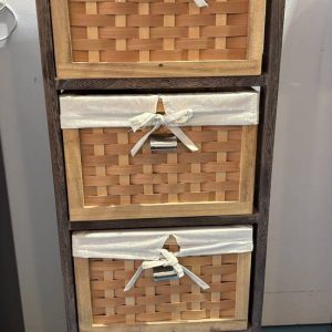 ESTANTERÍA DE CESTAS