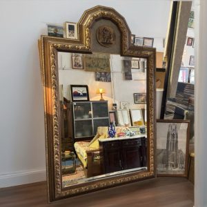 ESPEJO CON MARCO DE MADERA TALLADA