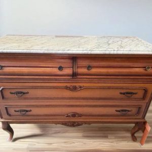 COMODA CLASICA DE MADERA CON MARMOL