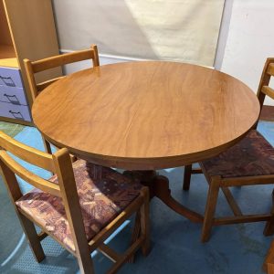 MESA DE COMEDOR EXTENSIBLE CON 3 SILLAS