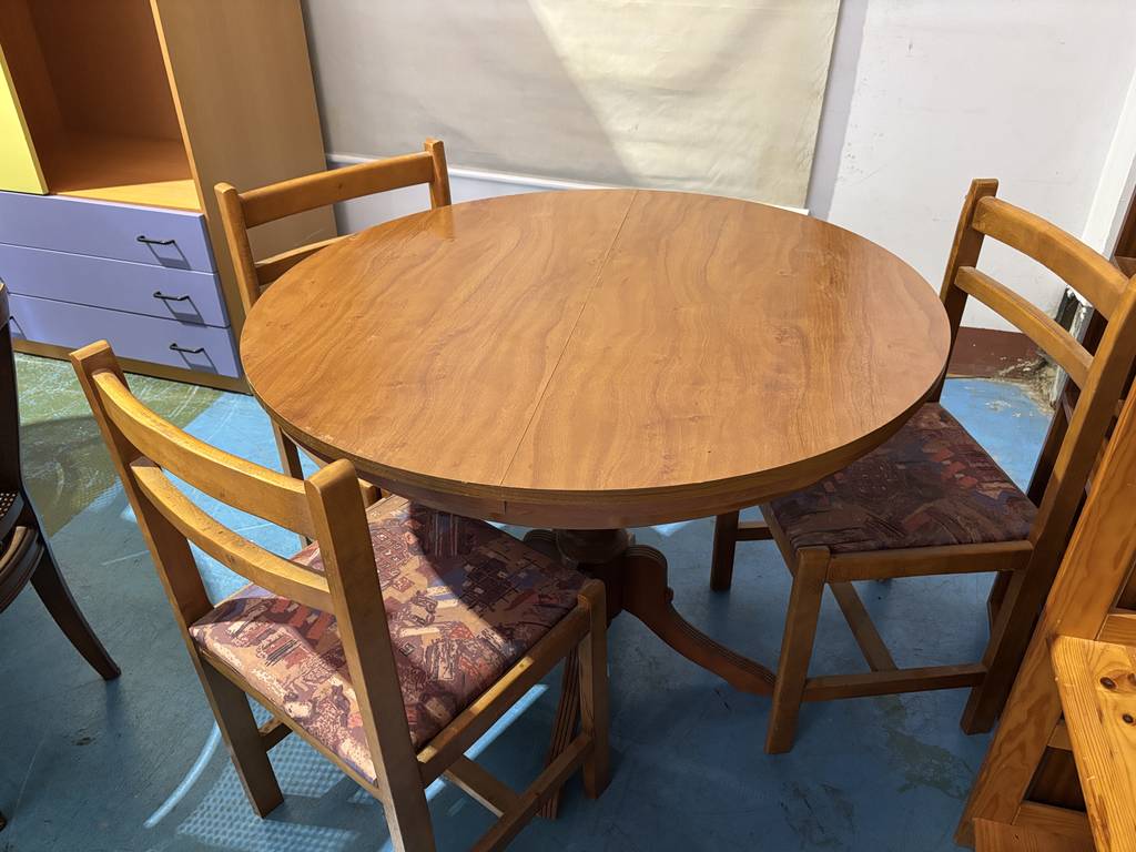 MESA DE COMEDOR EXTENSIBLE CON 3 SILLAS