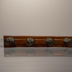 PERCHERO ANTIGUO ESTILO ROMANO