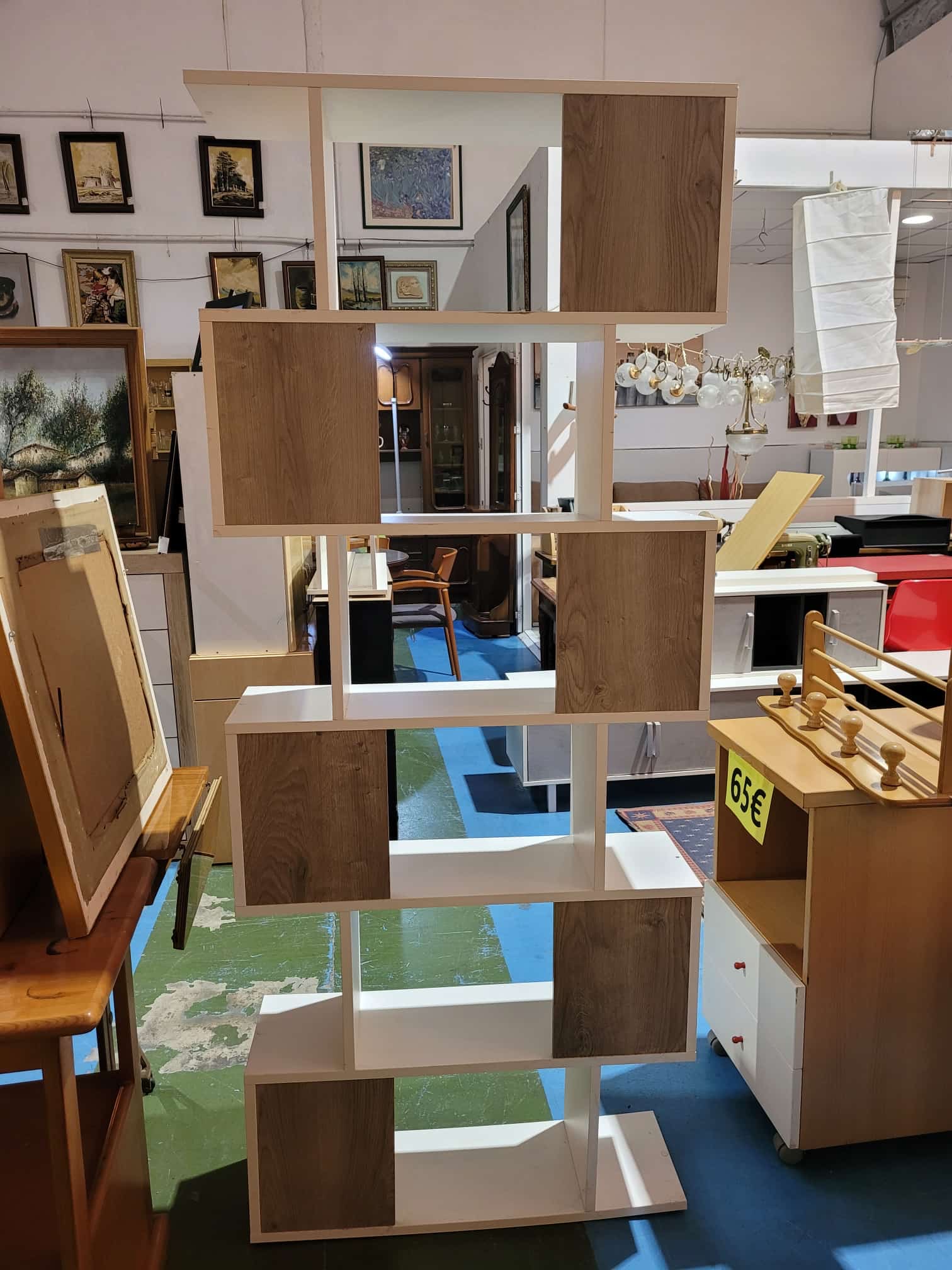 ESTANTERÍA ASIMÉTRICA MODERNA - Imagen 3