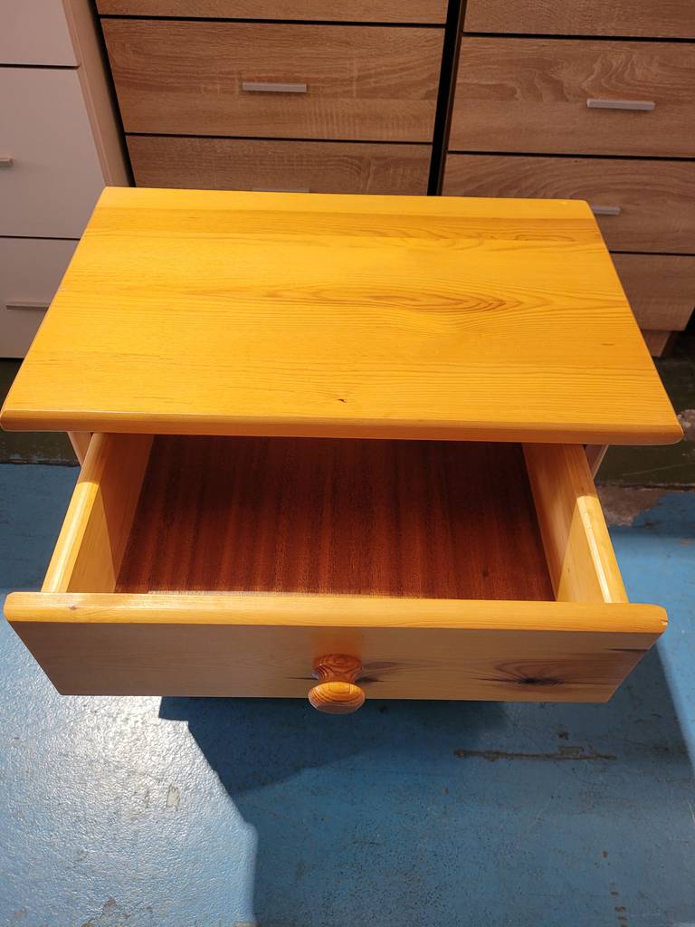 MESITA DE NOCHE DE PINO - Imagen 3