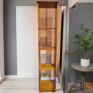 ESTANTERÍA ESTRECHA DE MADERA