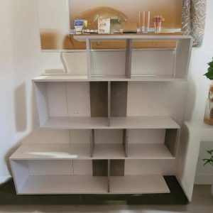 ESTANTERÍA BLANCA CON GRIS