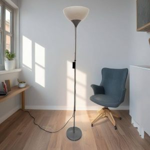 LÁMPARA DE PIE PLATEADA