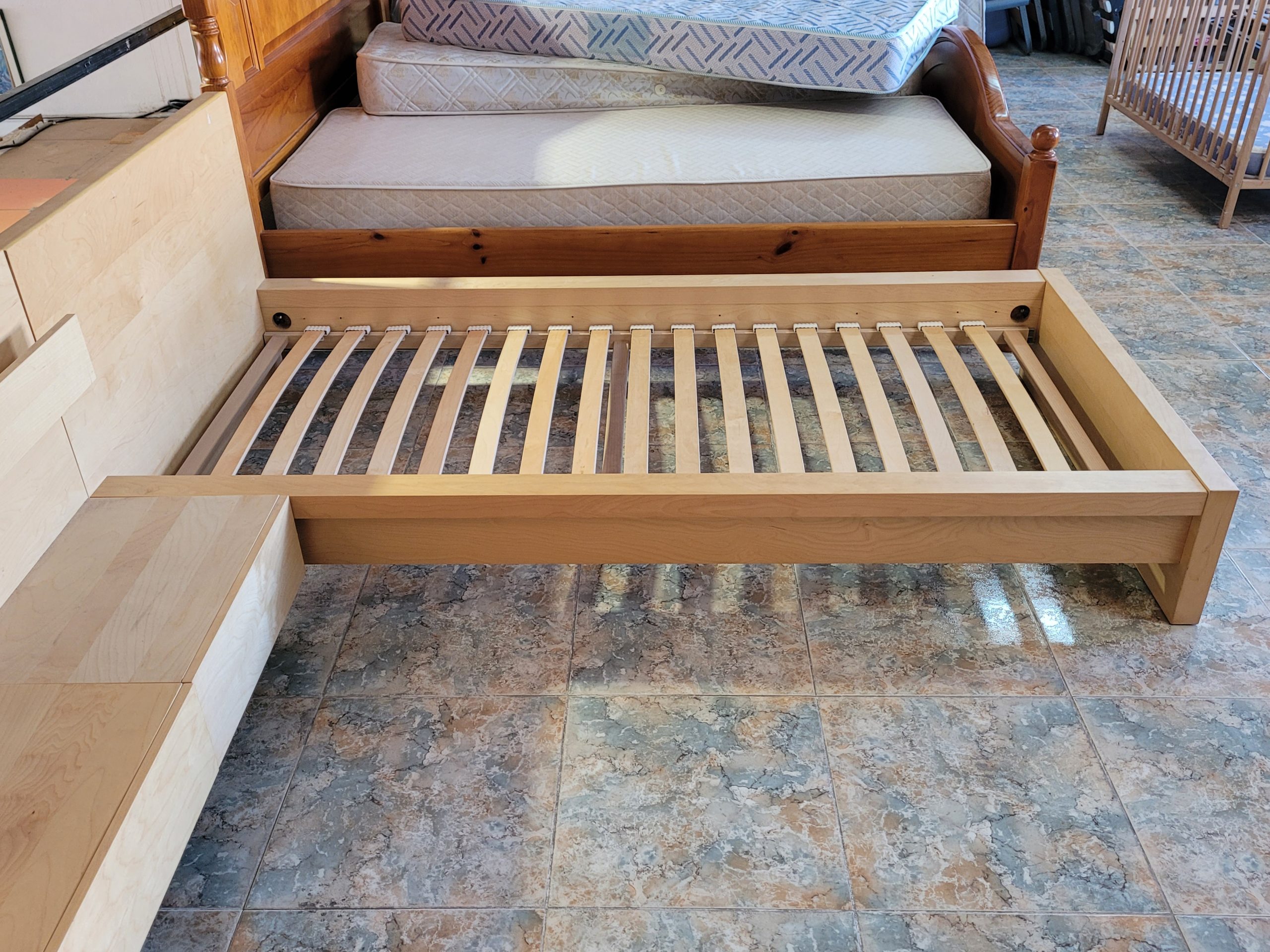 ESTRUCTURA DE CAMA Y MESILLA - Imagen 2