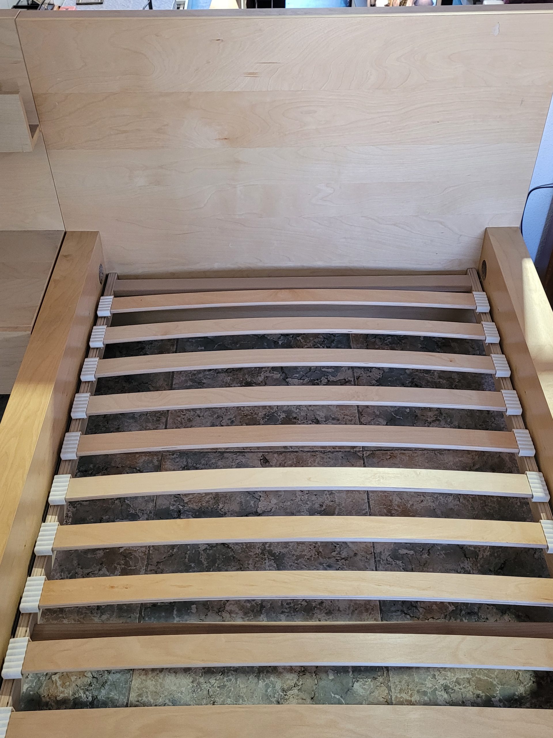 ESTRUCTURA DE CAMA Y MESILLA - Imagen 6