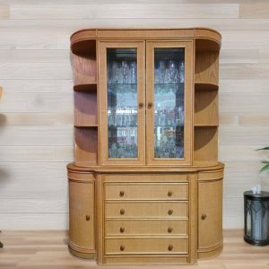 VITRINA DE MADERA Y RATAN