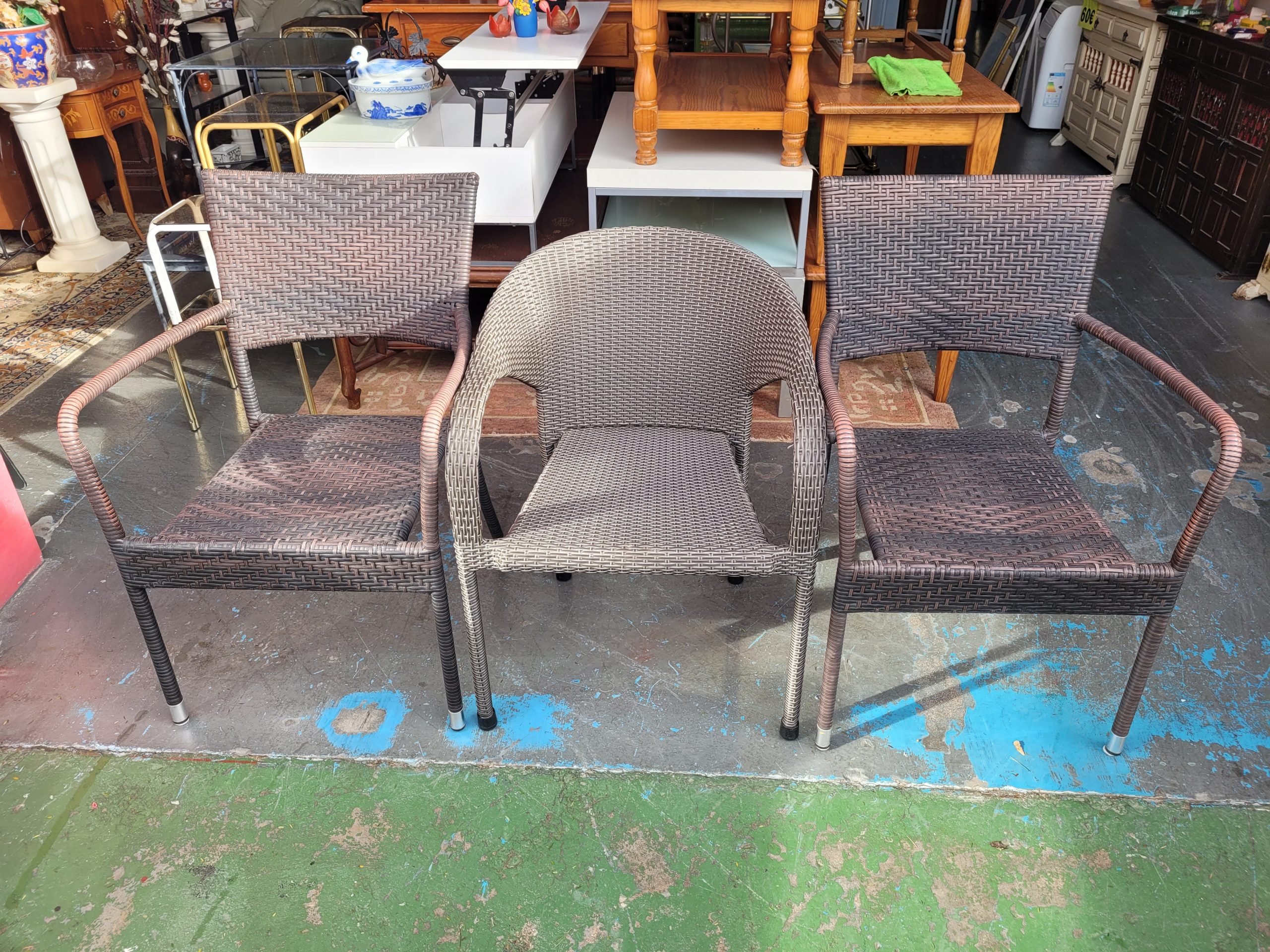 JUEGO DE MESA CON 3 SILLAS - Imagen 4