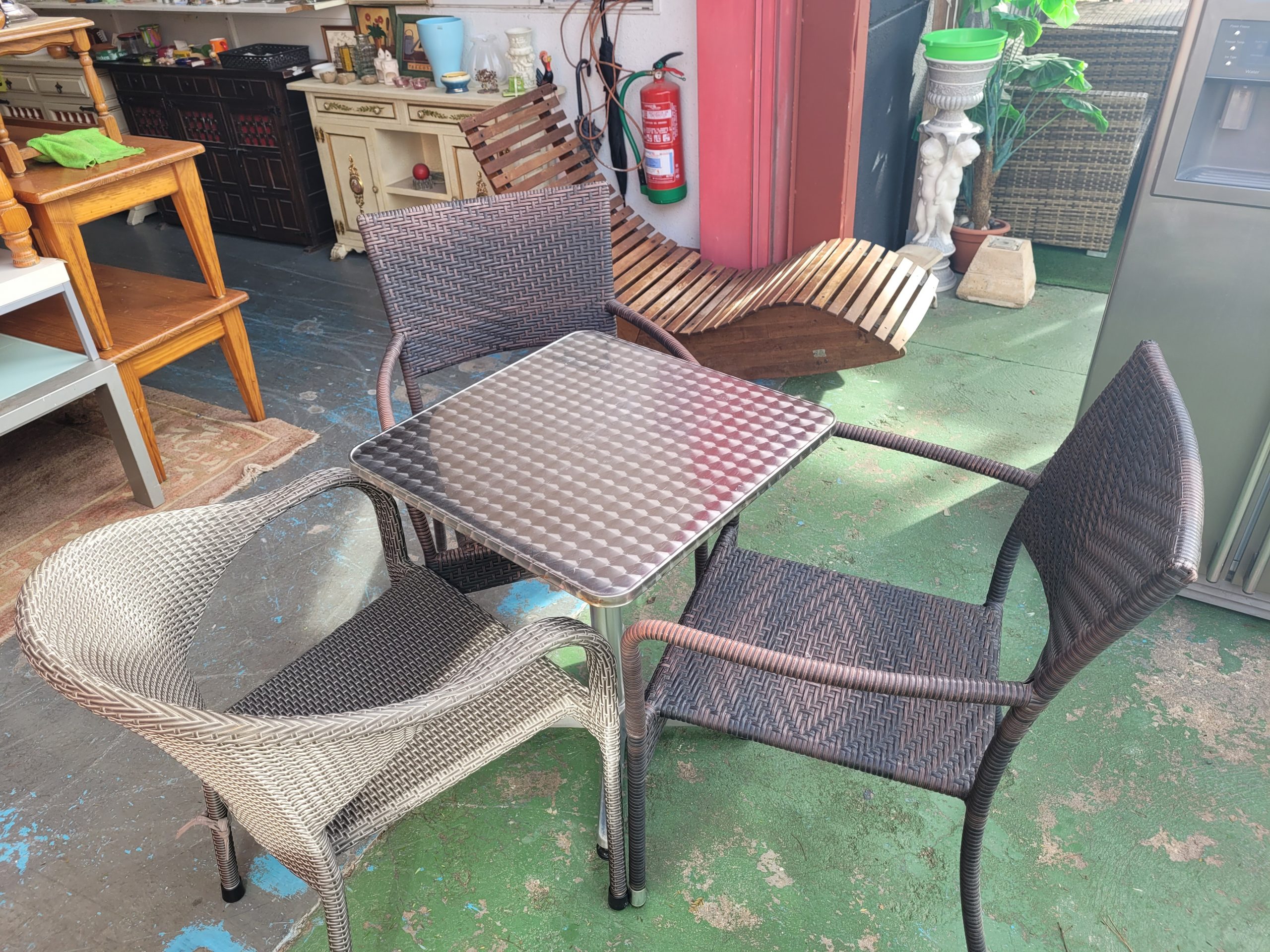 JUEGO DE MESA CON 3 SILLAS - Imagen 5