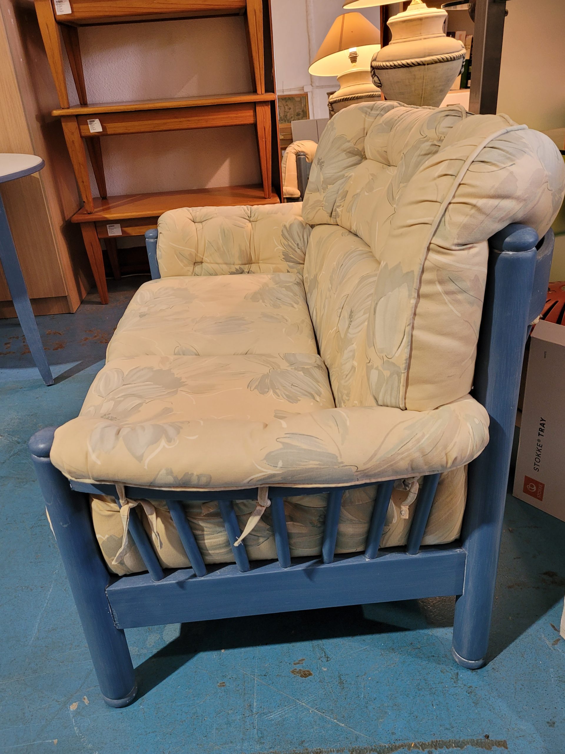 SOFÁ DOS PLAZAS ESTAMPADO FLORAL - Imagen 3