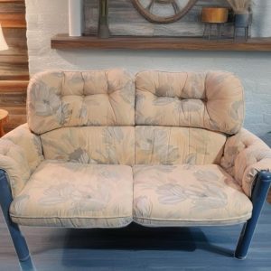 SOFÁ DOS PLAZAS ESTAMPADO FLORAL