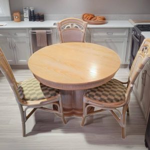 COMEDOR CON 3 SILLAS / MESA Y RATÁN