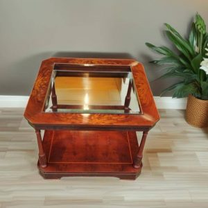 MESA AUXILIAR CON TAPA DE CRISTAL
