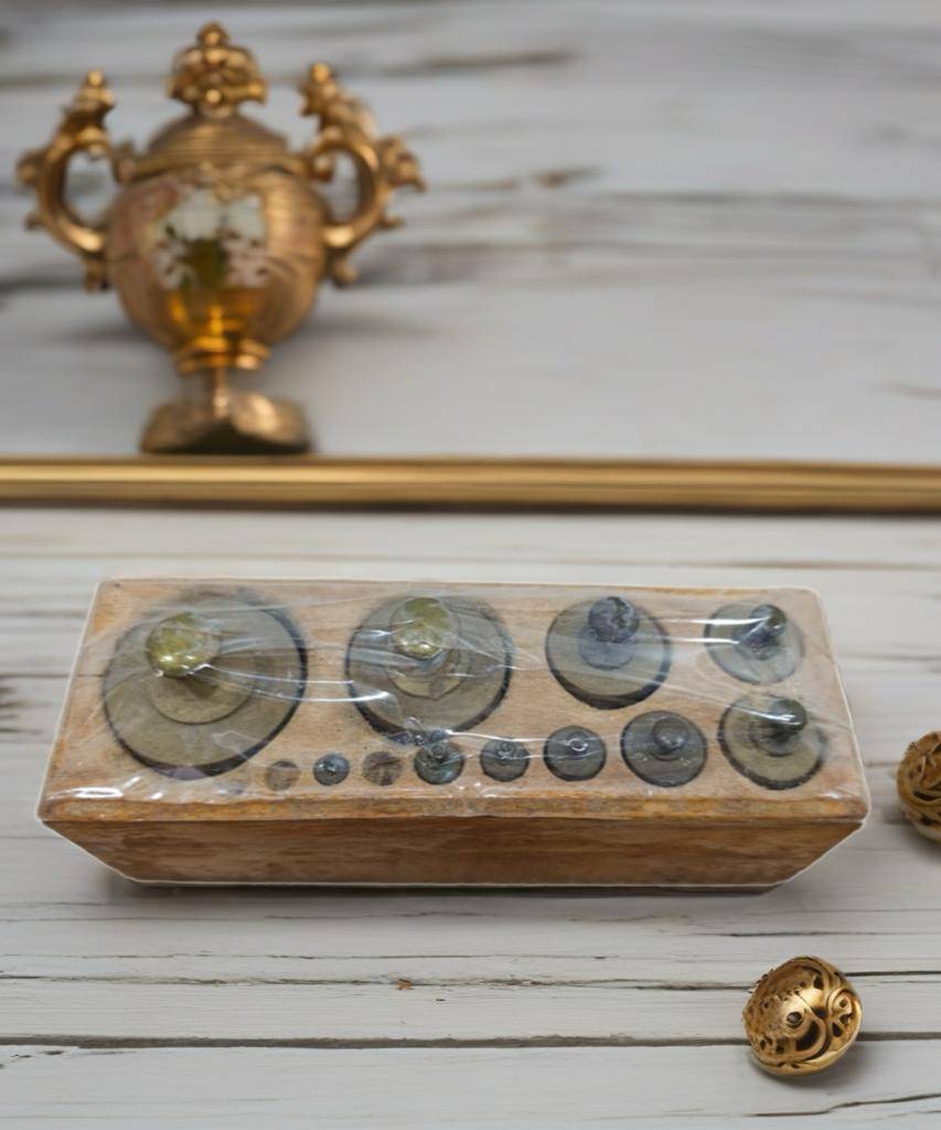JUEGO DE PESAS ANTIGUAS DE LATÓN