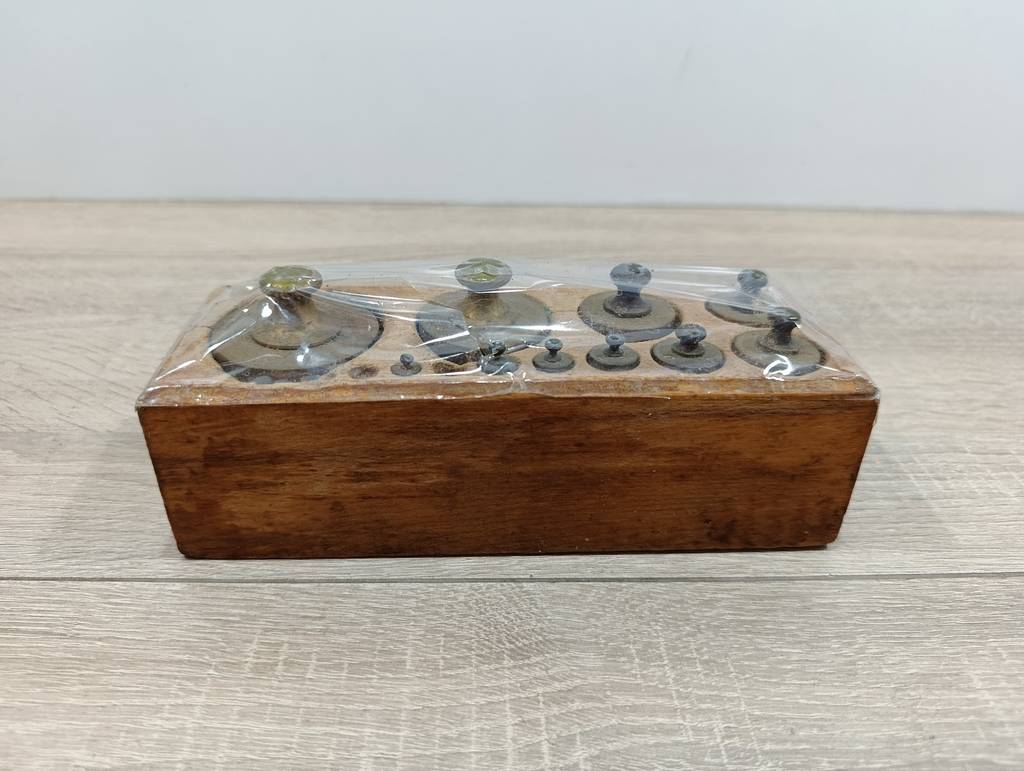 JUEGO DE PESAS ANTIGUAS DE LATÓN - Imagen 2