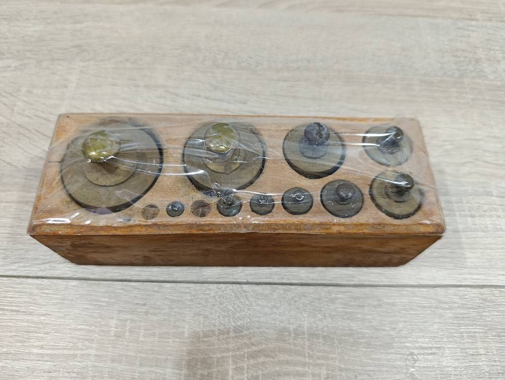 JUEGO DE PESAS ANTIGUAS DE LATÓN - Imagen 3