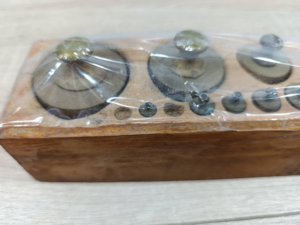 JUEGO DE PESAS ANTIGUAS DE LATÓN - Imagen 5