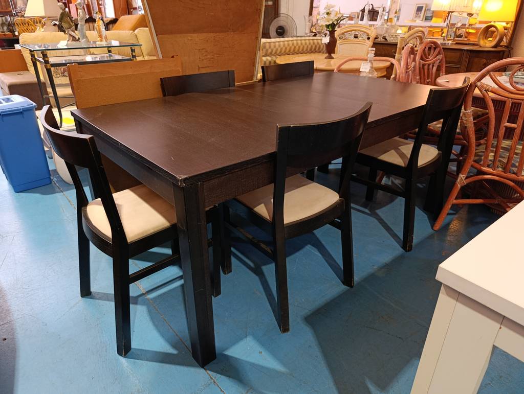 MESA COMEDOR EXTENSIBLE CON 5 SILLAS - Imagen 2