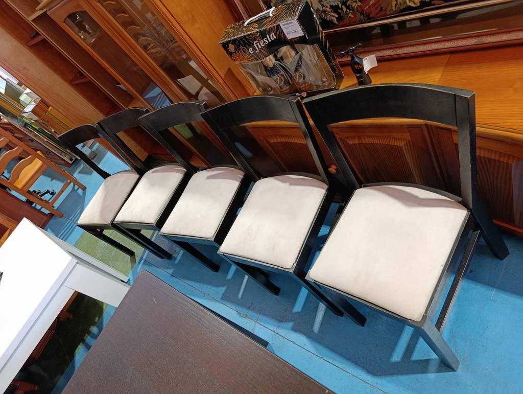 MESA COMEDOR EXTENSIBLE CON 5 SILLAS - Imagen 8