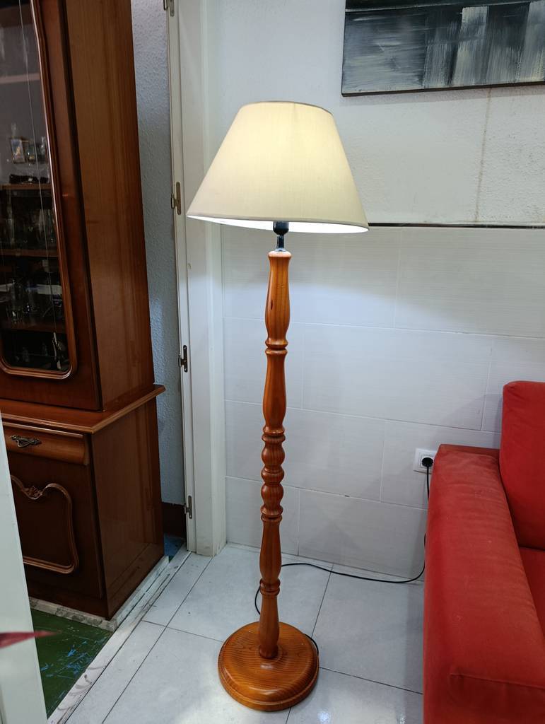 LÁMPARA DE PIE MADERA TORNEADA - Imagen 2
