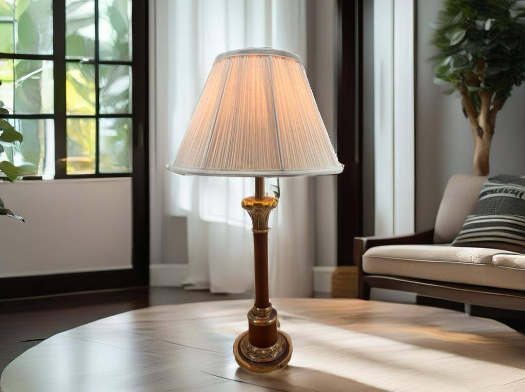 LÁMPARA DE MESA ESTILO NEOCLÁSICO