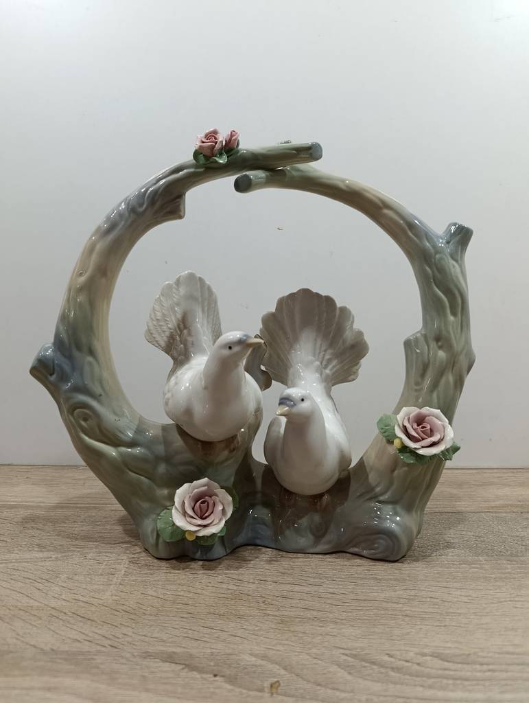 FIGURA PORCELANA PAREJA DE PALOMAS - Imagen 2