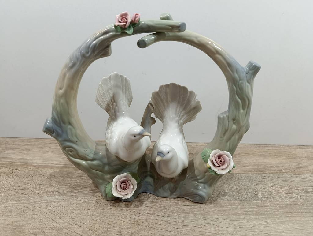 FIGURA PORCELANA PAREJA DE PALOMAS - Imagen 3