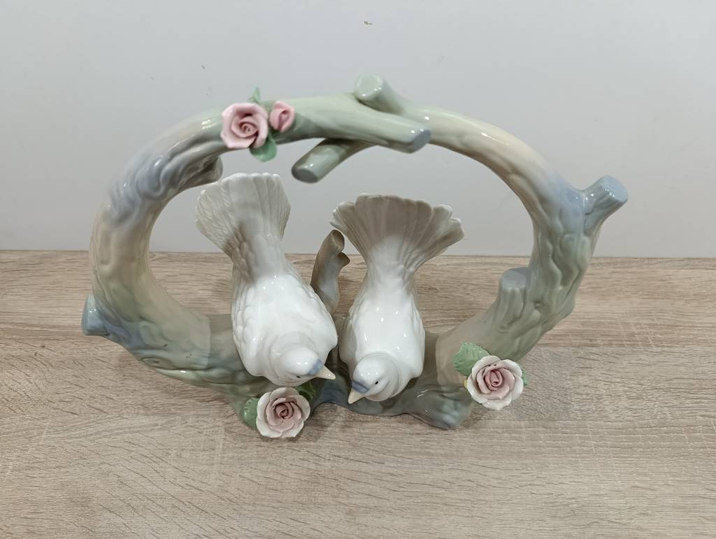 FIGURA PORCELANA PAREJA DE PALOMAS - Imagen 4