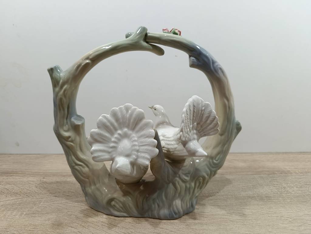 FIGURA PORCELANA PAREJA DE PALOMAS - Imagen 6