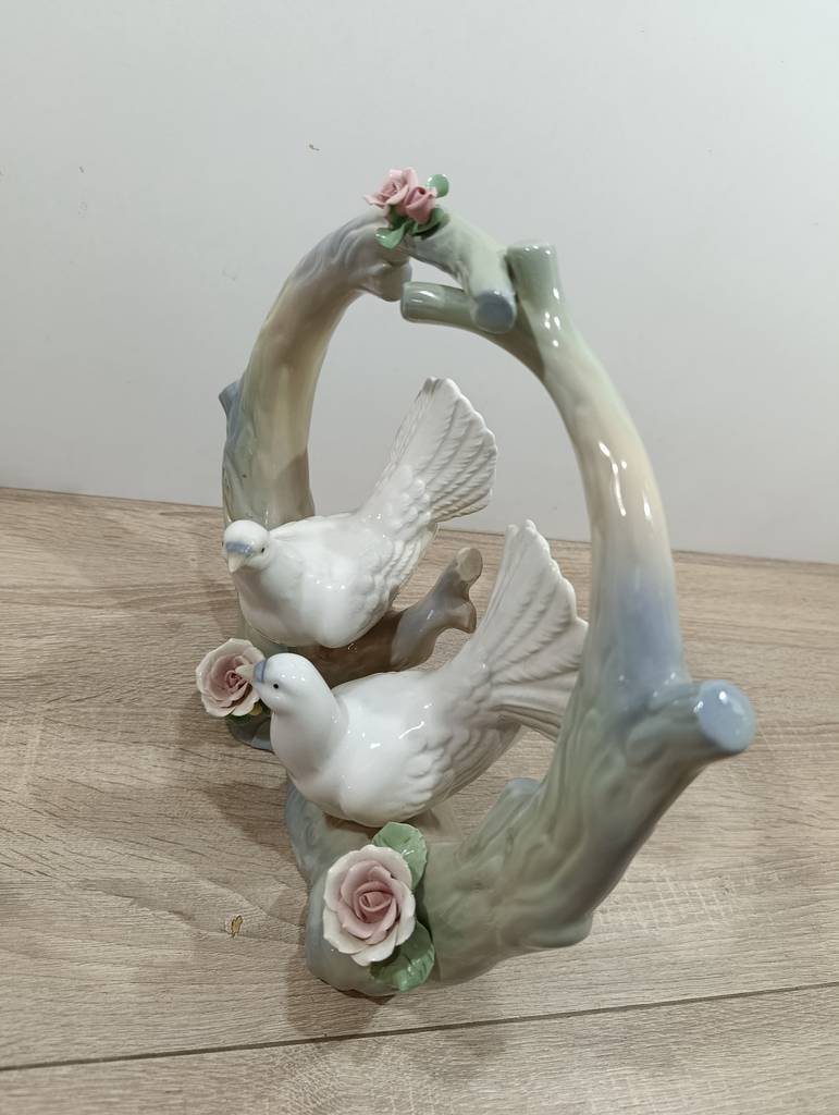 FIGURA PORCELANA PAREJA DE PALOMAS - Imagen 7