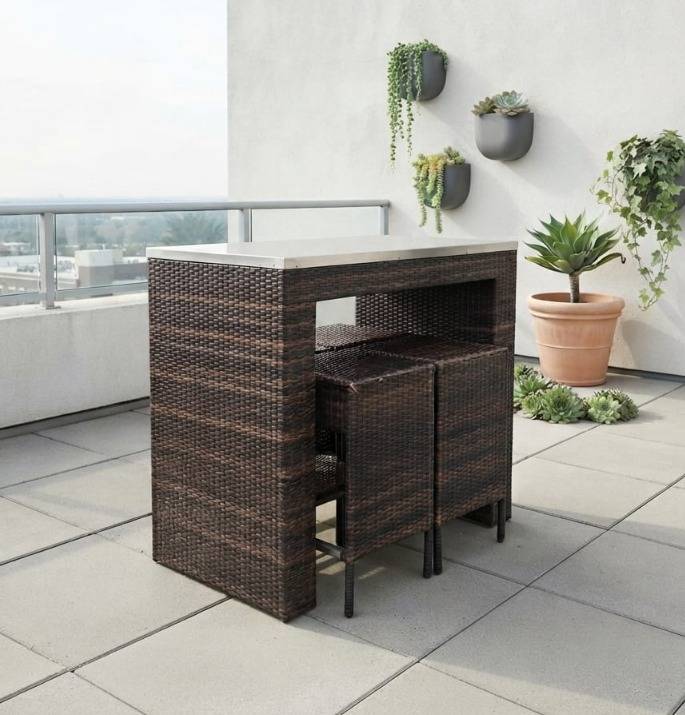 CONJUNTO BAR EN RATTAN Y 4 TABURETES