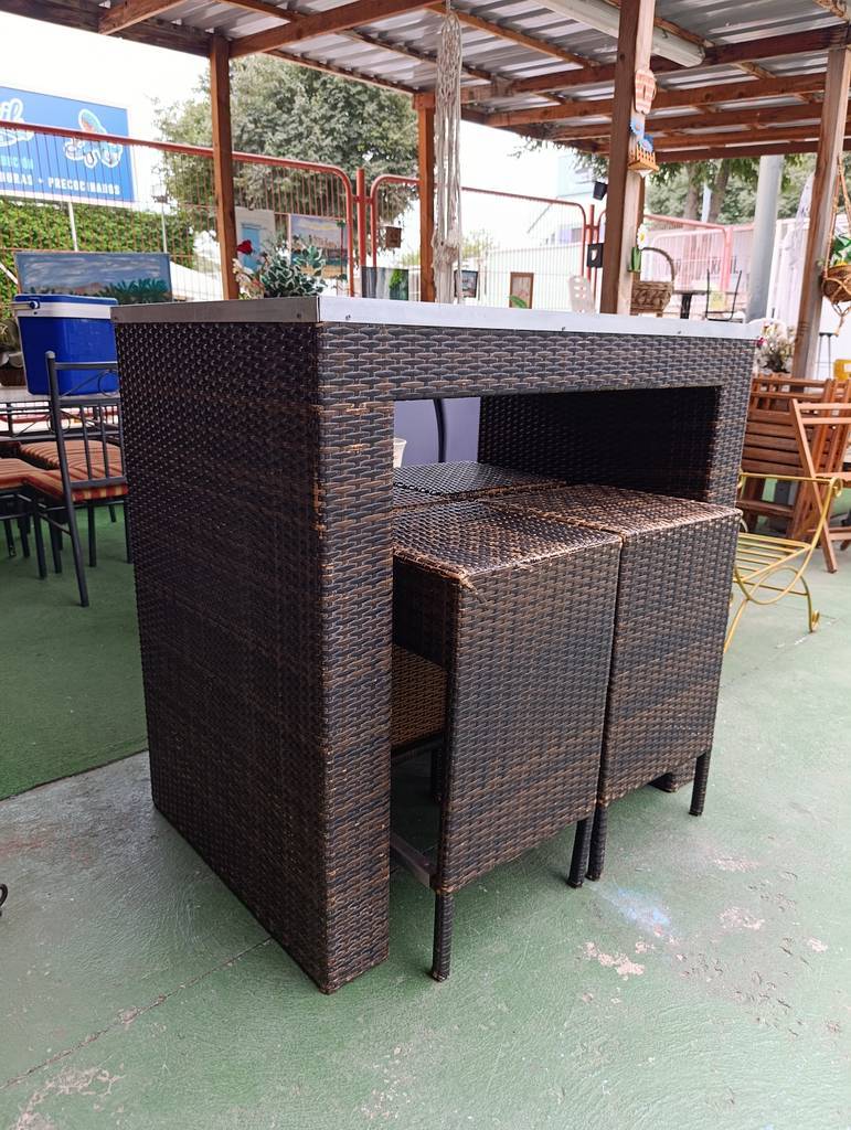 CONJUNTO BAR EN RATTAN Y 4 TABURETES - Imagen 2