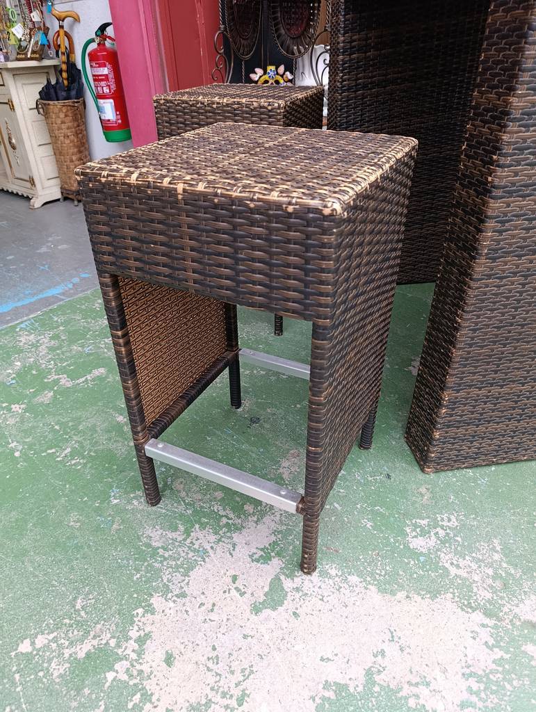 CONJUNTO BAR EN RATTAN Y 4 TABURETES - Imagen 6