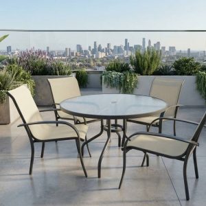MESA CRISTAL DE TERRAZA Y 4 SILLONES