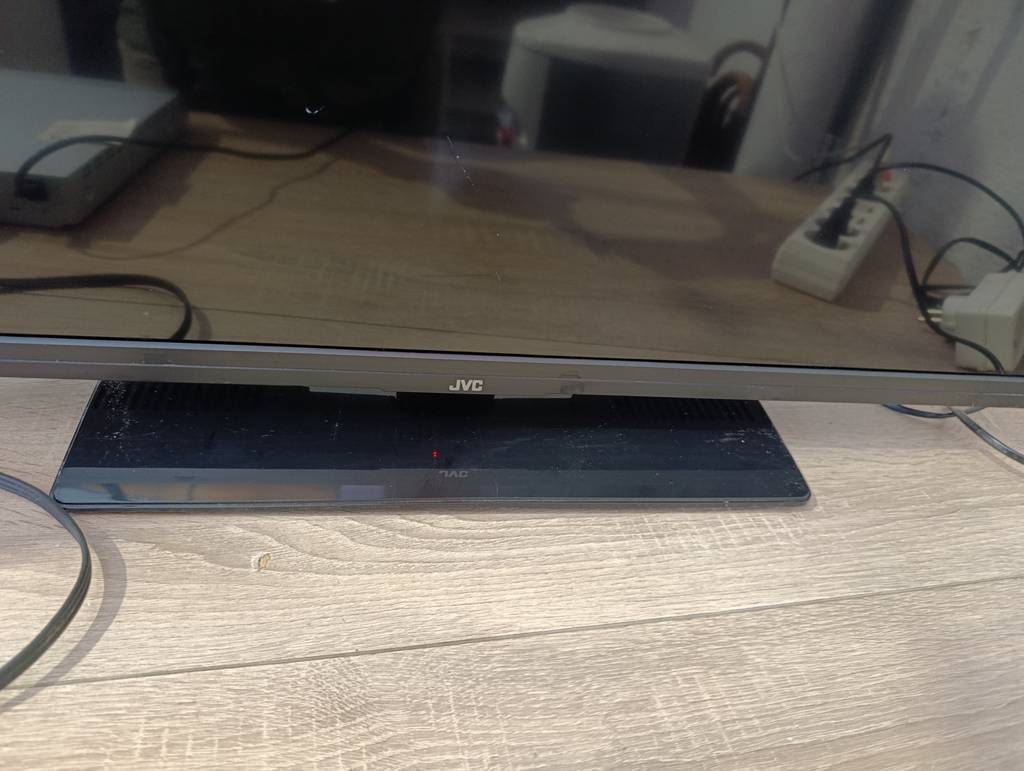 TV / MONITOR JVC 32” LED - Imagen 4