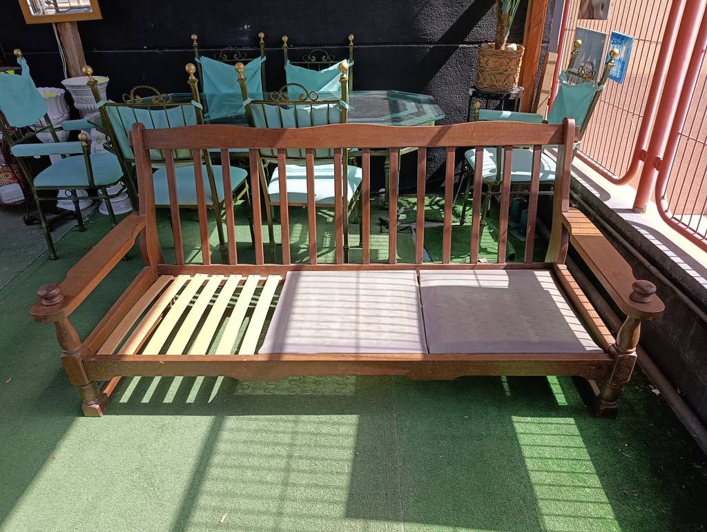 CONJUNTO DE SALON SOFÁ Y SILLÓN MADERA Y PIEL - Imagen 12