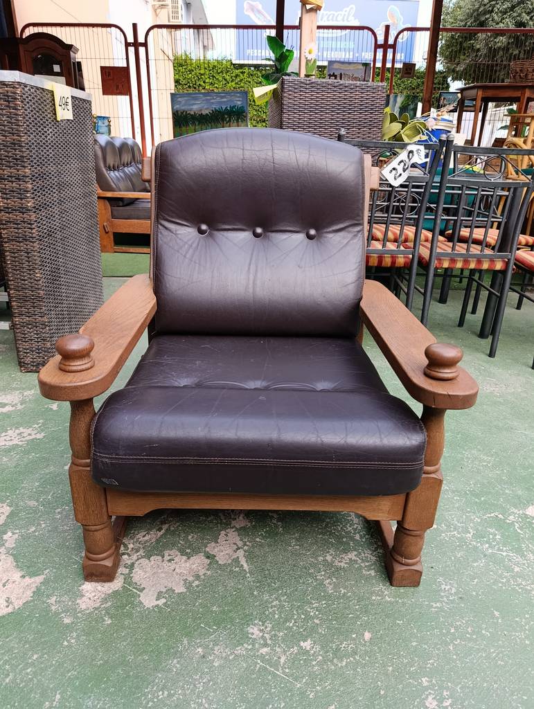 CONJUNTO DE SALON SOFÁ Y SILLÓN MADERA Y PIEL - Imagen 7