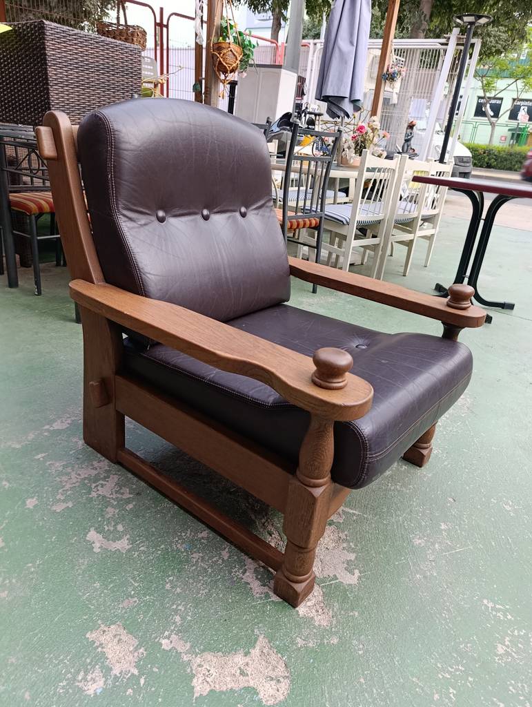 CONJUNTO DE SALON SOFÁ Y SILLÓN MADERA Y PIEL - Imagen 8
