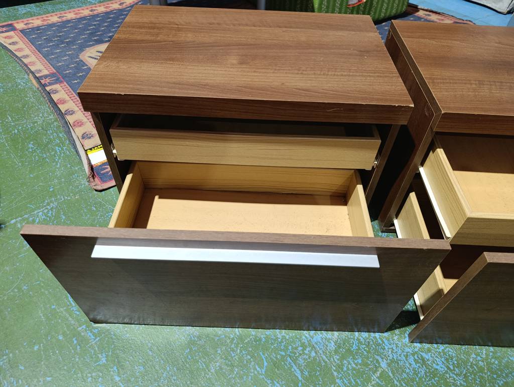 CONJUNTO DE CABECERO Y 2 MESITAS DE NOCHE - Imagen 10
