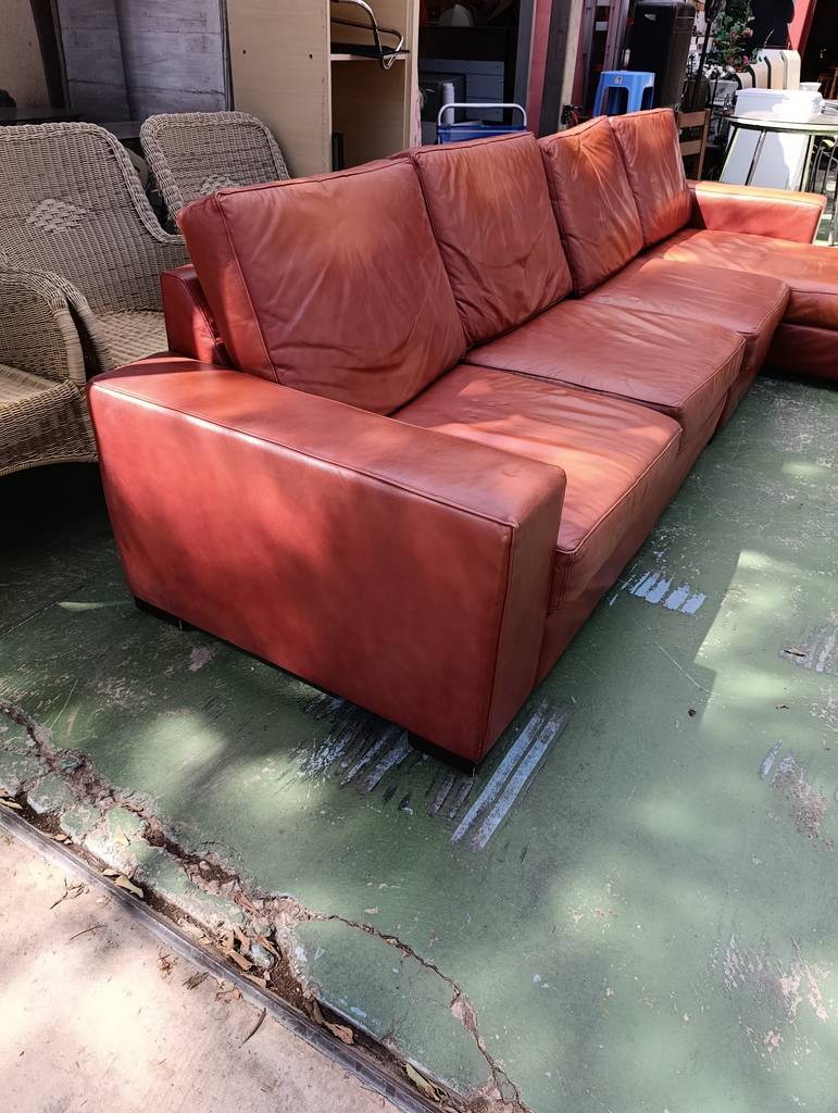 SOFÁ CHAISE LONGUE MODULAR DE PIEL ROJIZO - Imagen 3